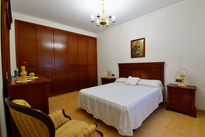 Image No.12-6 Bed Villa for sale