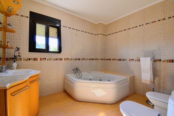 Image No.14-6 Bed Villa for sale