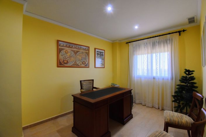 Image No.15-6 Bed Villa for sale