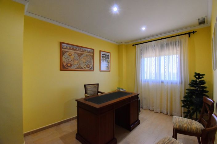 Image No.15-6 Bed Villa for sale