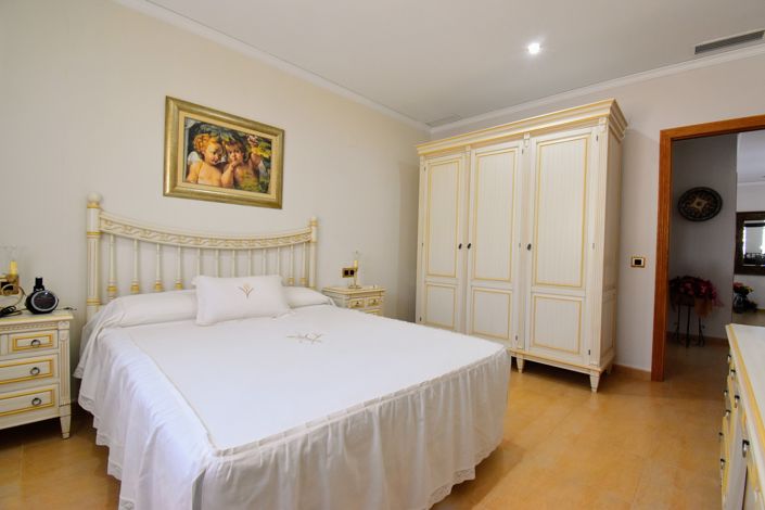 Image No.17-6 Bed Villa for sale