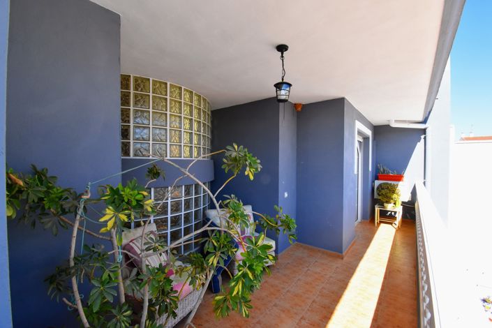 Image No.19-6 Bed Townhouse for sale