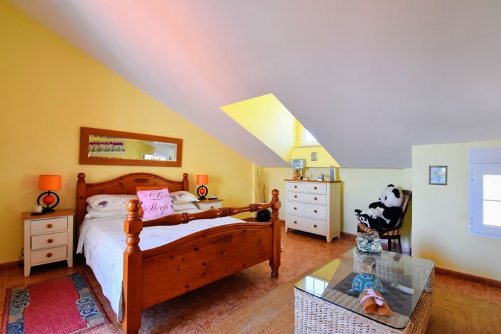 Image No.21-6 Bed Townhouse for sale