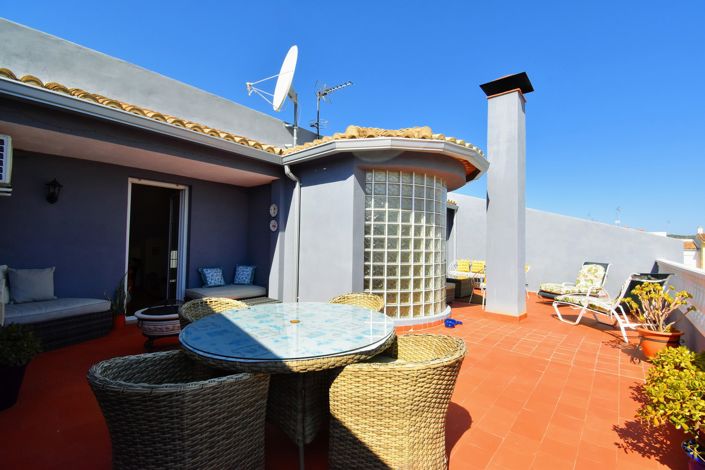 Image No.22-6 Bed Townhouse for sale