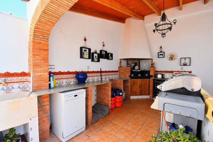 Image No.25-6 Bed Townhouse for sale