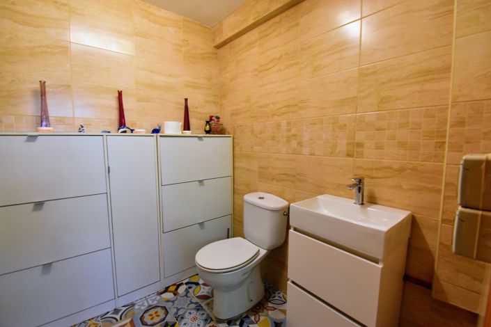 Image No.28-6 Bed Townhouse for sale