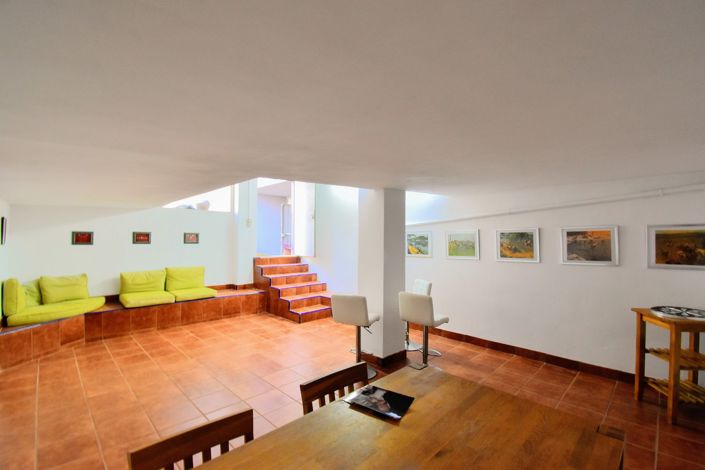 Image No.29-6 Bed Townhouse for sale