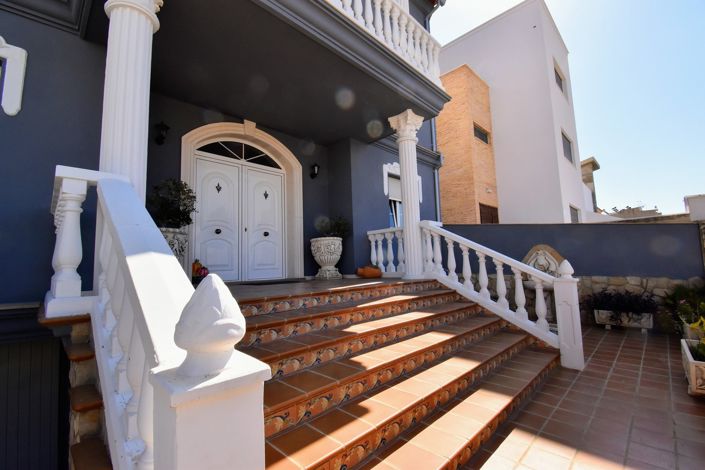 Image No.31-6 Bed Townhouse for sale
