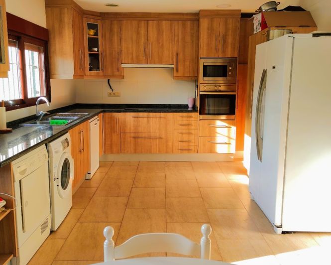 Image No.9-8 Bed Villa for sale