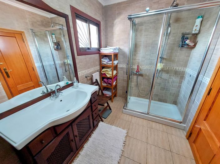 Image No.17-6 Bed Villa for sale