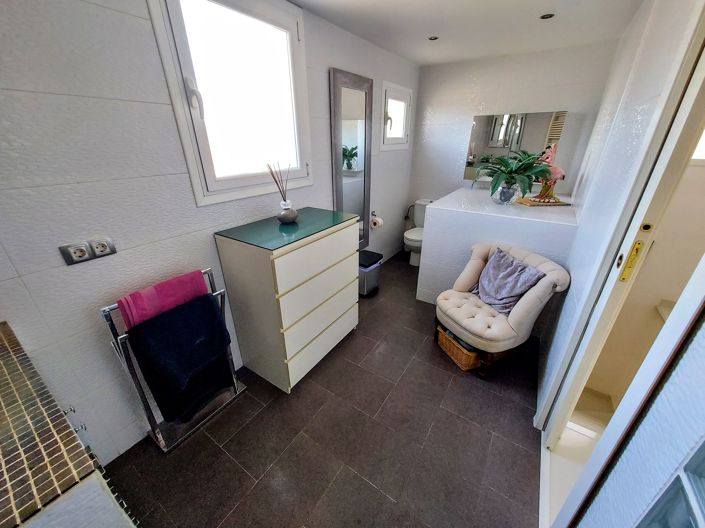 Image No.23-6 Bed Villa for sale