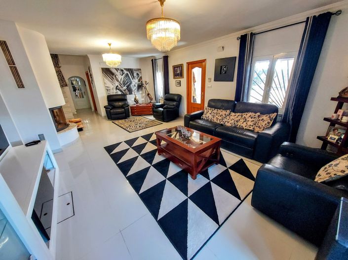 Image No.4-6 Bed Villa for sale