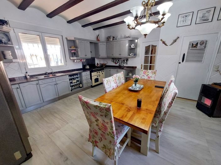 Image No.9-6 Bed Villa for sale