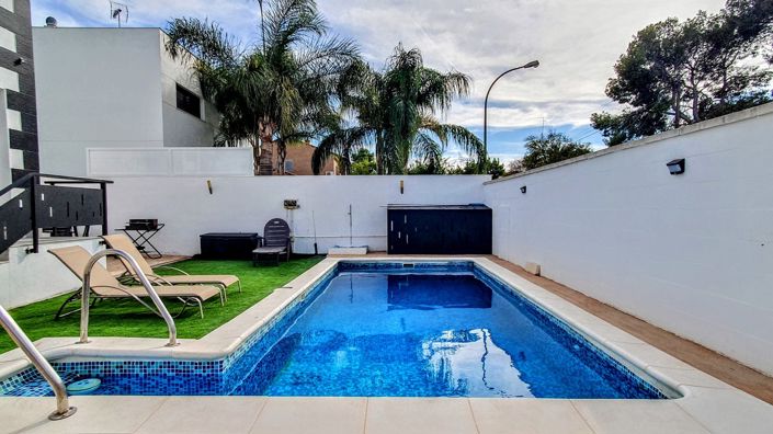 Image No.2-7 Bed Villa for sale