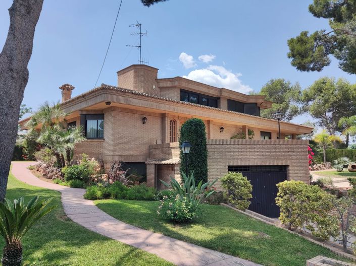 Image No.1-4 Bed Villa for sale