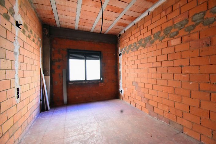 Image No.16-5 Bed Townhouse for sale