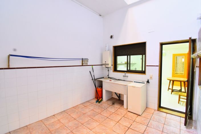 Image No.6-5 Bed Townhouse for sale