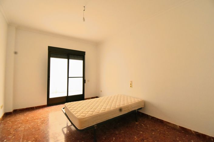 Image No.8-5 Bed Townhouse for sale