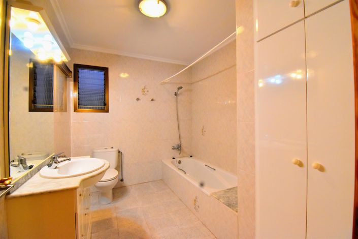 Image No.9-5 Bed Townhouse for sale