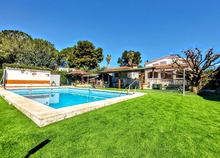 Image No.2-6 Bed Villa for sale