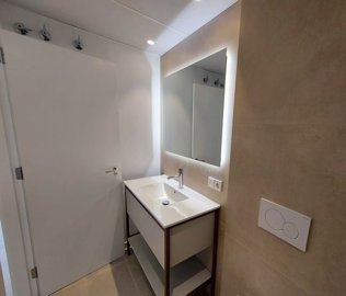 8460211