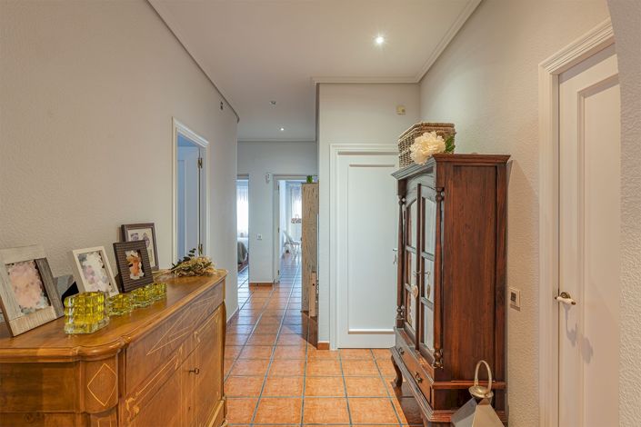 Image No.18-6 Bed Villa for sale