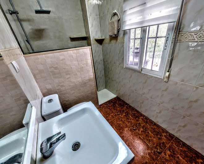 Image No.10-7 Bed Villa for sale