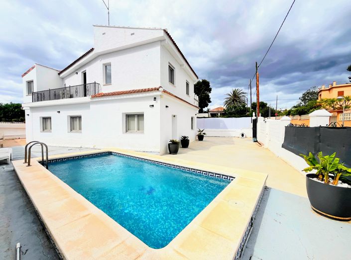 Image No.1-5 Bed Villa for sale