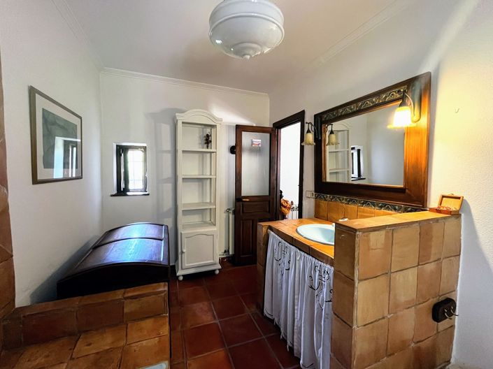 Image No.10-6 Bed Villa for sale