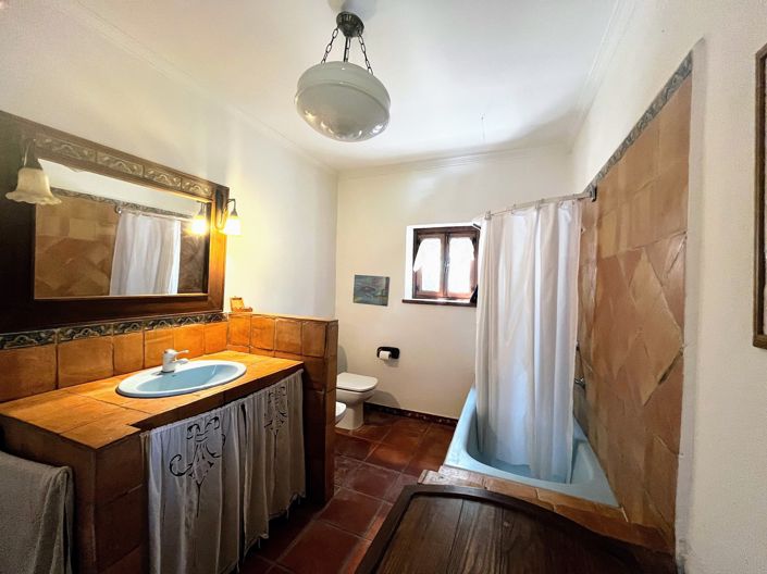 Image No.9-6 Bed Villa for sale