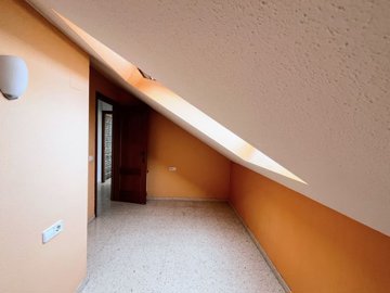 8535700