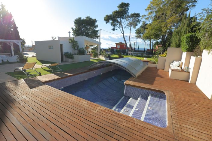 Image No.1-6 Bed Villa for sale
