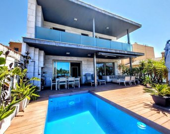 1 - Montserrat, Villa