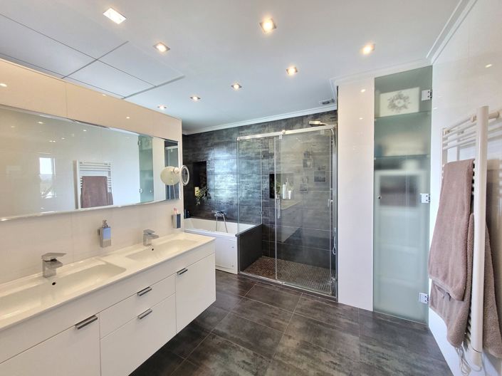 Image No.17-4 Bed Villa for sale