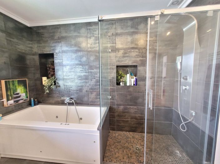 Image No.18-4 Bed Villa for sale