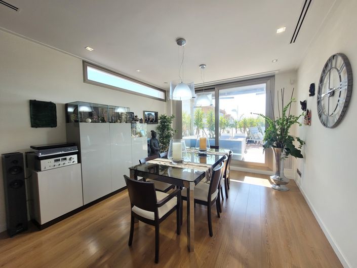 Image No.3-4 Bed Villa for sale