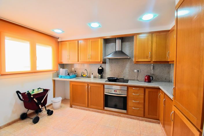 Image No.11-3 Bed Property for sale