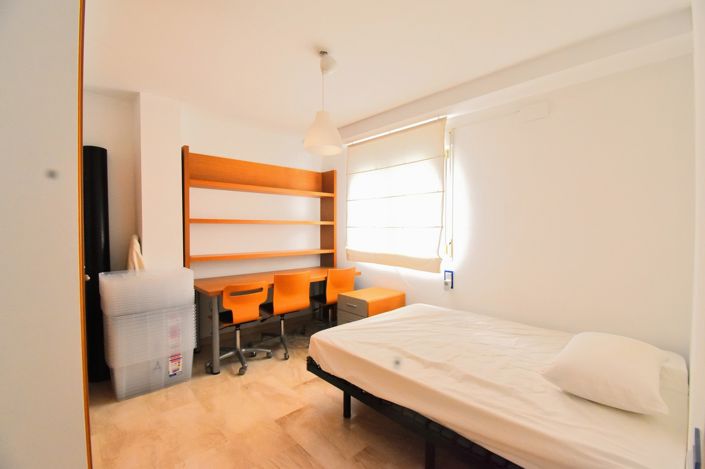 Image No.12-3 Bed Property for sale