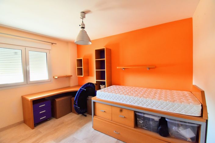 Image No.14-3 Bed Property for sale