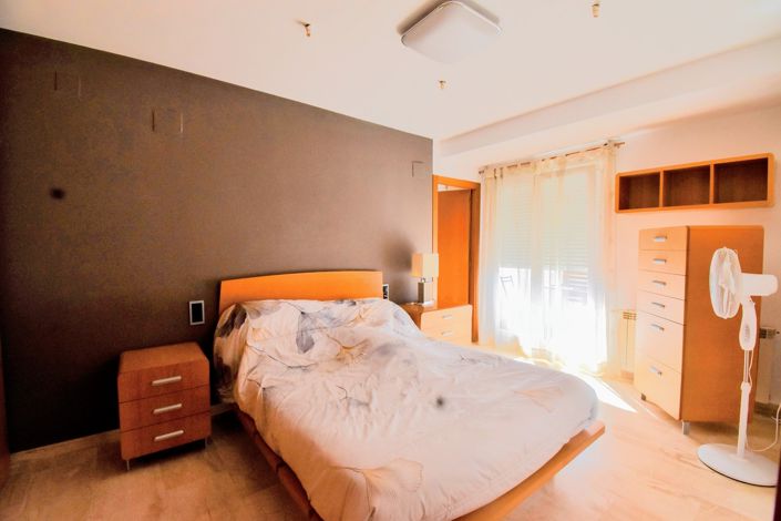 Image No.17-3 Bed Property for sale