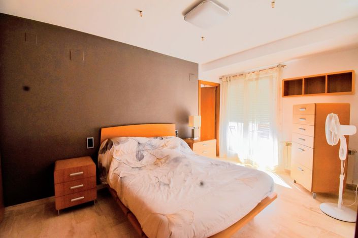 Image No.17-3 Bed Property for sale