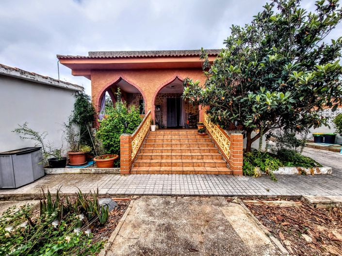 Image No.1-4 Bed Villa for sale