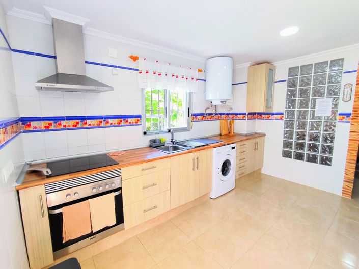 Image No.5-6 Bed Villa for sale