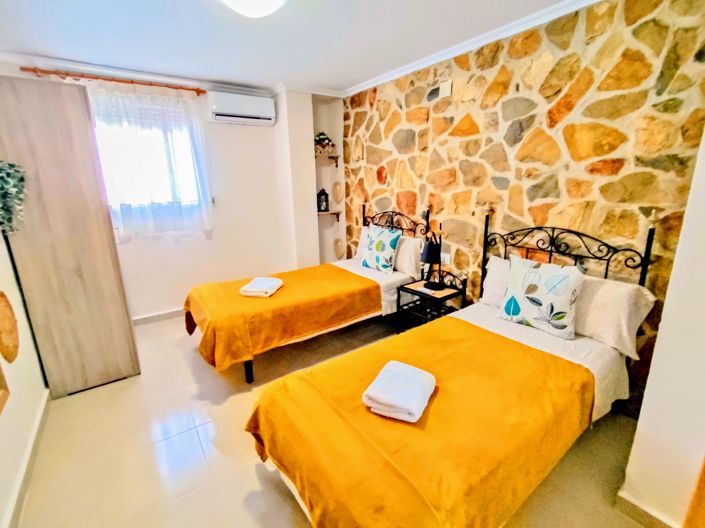 Image No.8-6 Bed Villa for sale