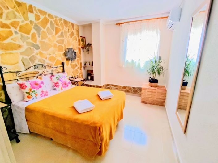 Image No.9-6 Bed Villa for sale