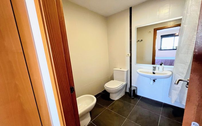 Image No.18-2 Bed Property for sale