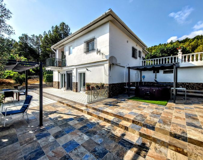 Image No.1-4 Bed Villa for sale