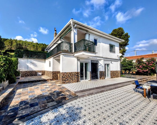 Image No.2-4 Bed Villa for sale