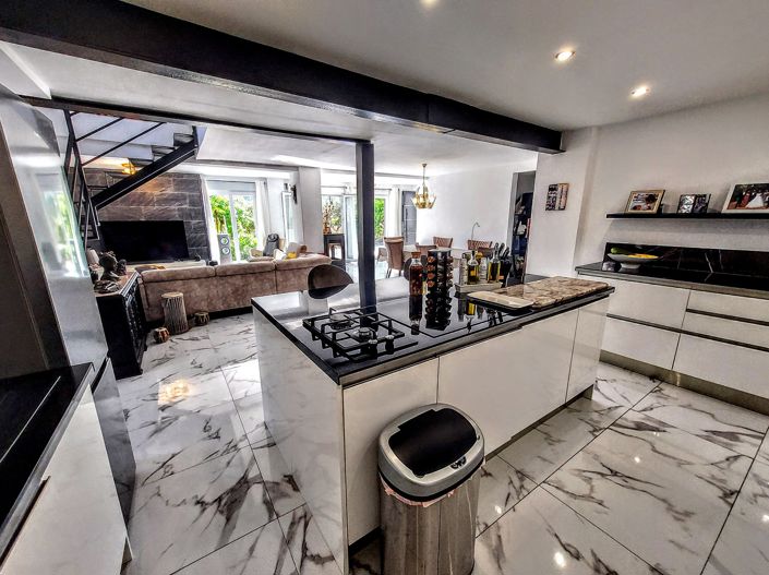 Image No.7-4 Bed Villa for sale