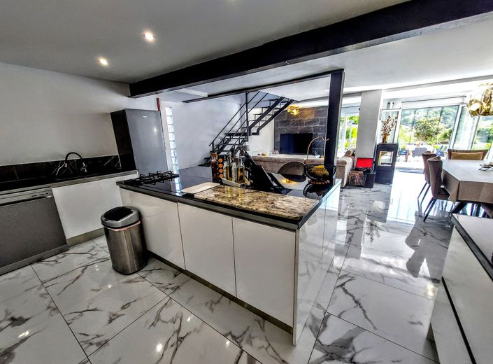 Image No.8-4 Bed Villa for sale